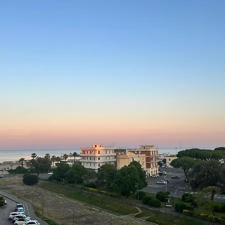 Daire Beachfront With Sea View Terracina